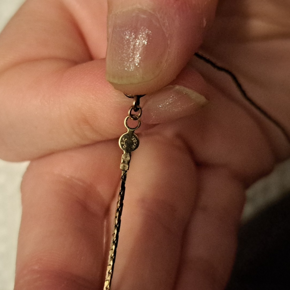 Elegant Necklace - Picture 6 of 6
